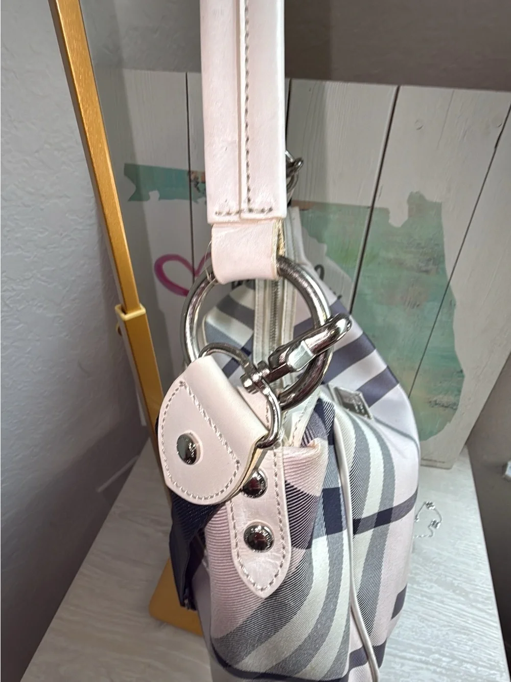 Very nice Blue Label BURBERRY hobo BAG , pink nova check authenticated !!